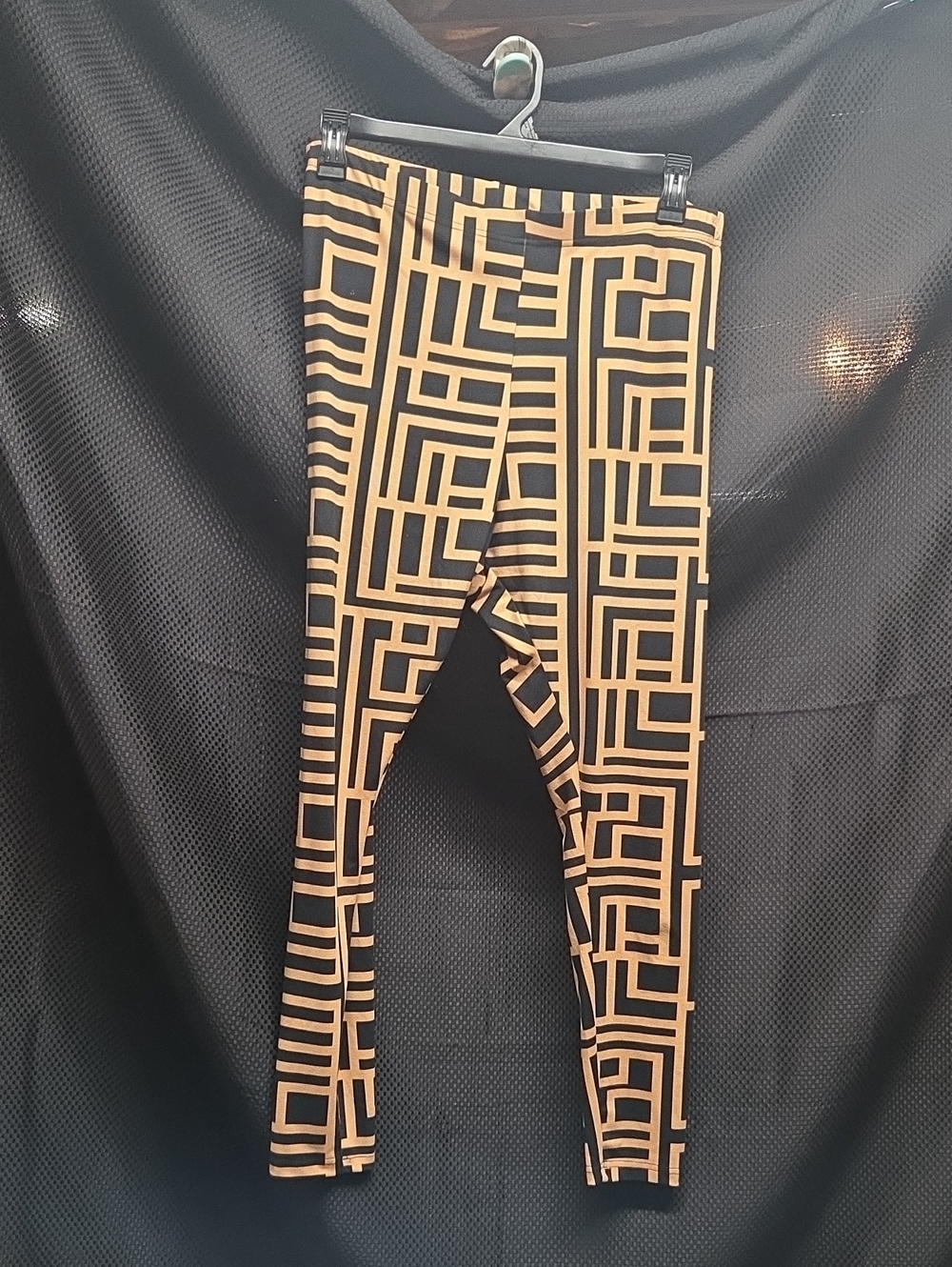 SHEIN Black & Tan Geometric Print Leggings